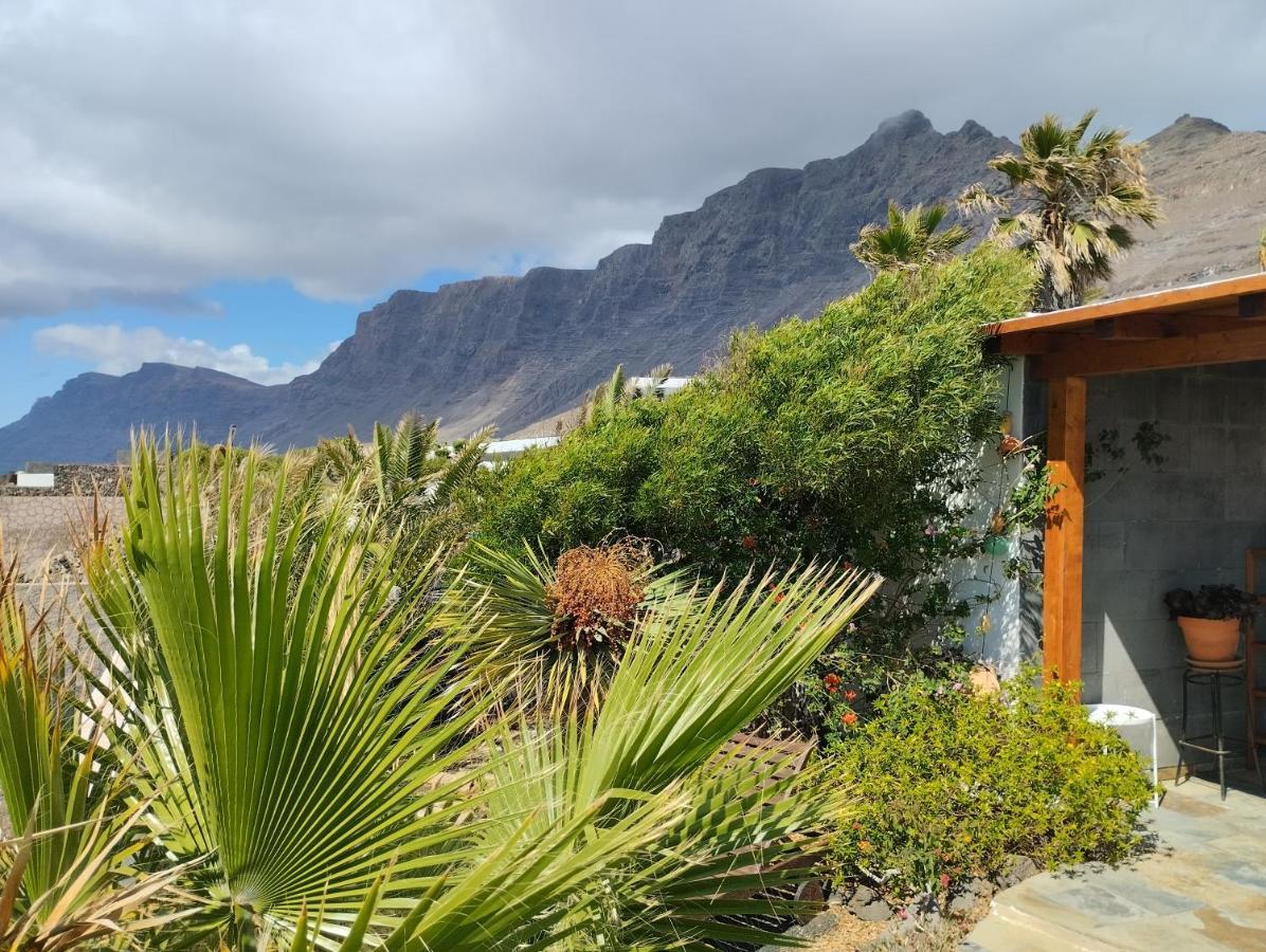 Beautiful Small Bungalow, Amazing Views And Garden فامارا المظهر الخارجي الصورة